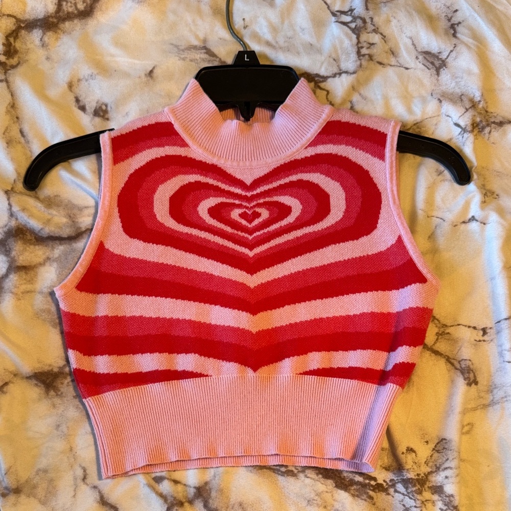 Vibrant Heart Pattern Sleeveless Crop Top